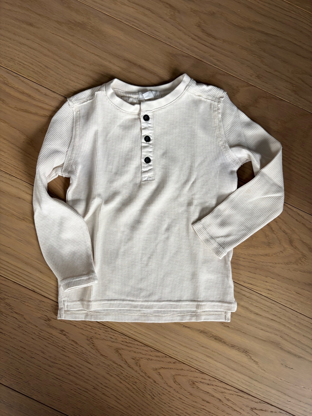 Dillard’s long sleeve waffle henley - size 5